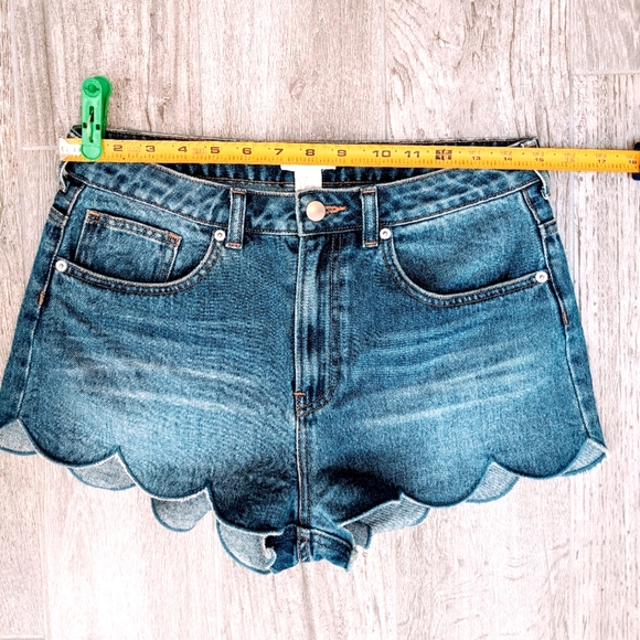 H&M Scalloped Edge Denim Shorts 8 - Picture 5 of 7